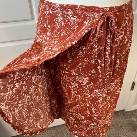 Floral Wrap Skirt Rust White Print Casual Lightweight Summer Skirt - Picture 4 of 7